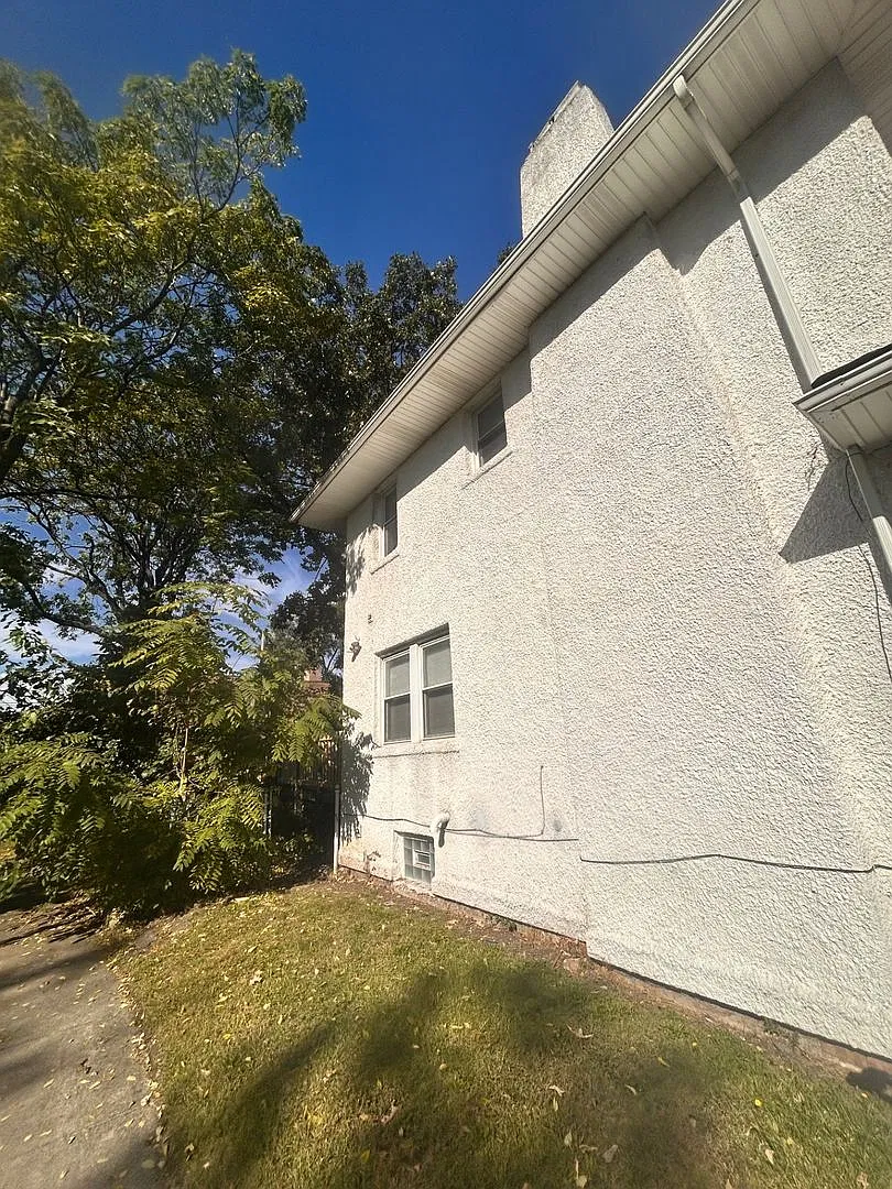 3-Bedroom Corner Home with Hardwood Floors, Sunroom, and Fenced Backyard — Photo 2