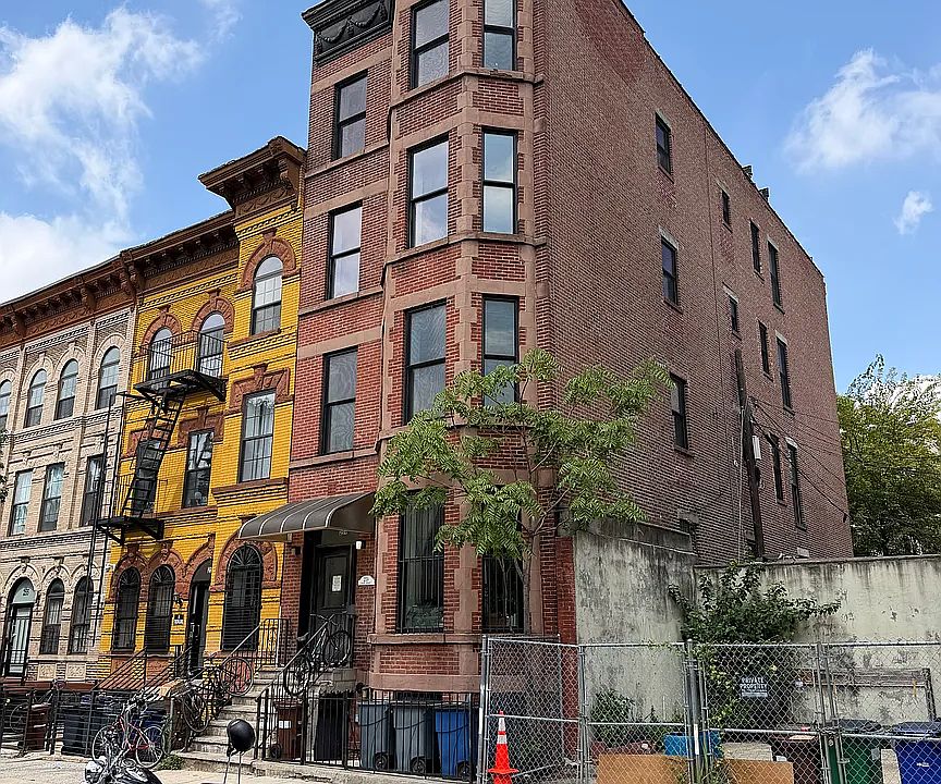 1st image of 259 Hart St APT 3