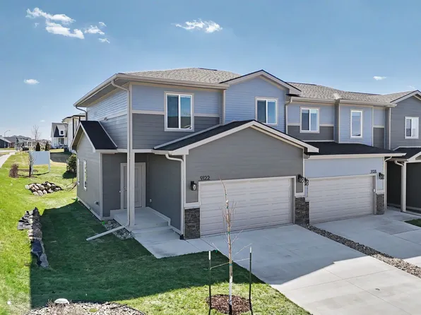 9122 Calvin Dr, West Des Moines, IA 50266