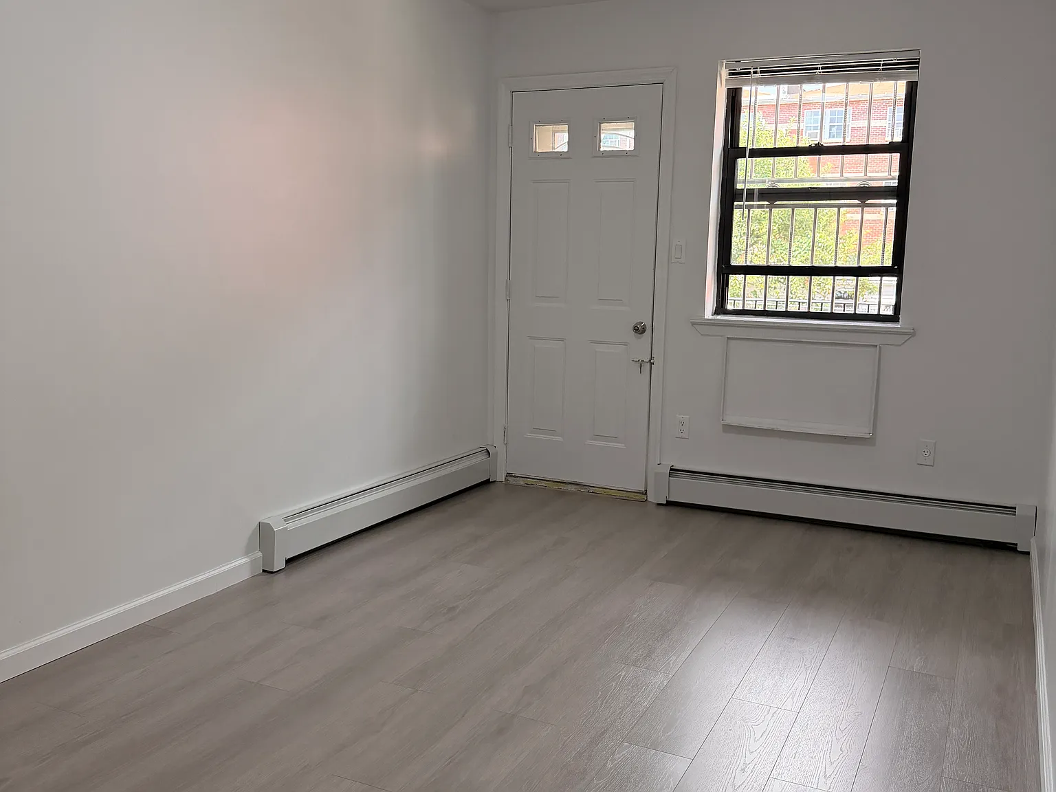 2 bed, 700 sqft, $2,350 — Photo 2