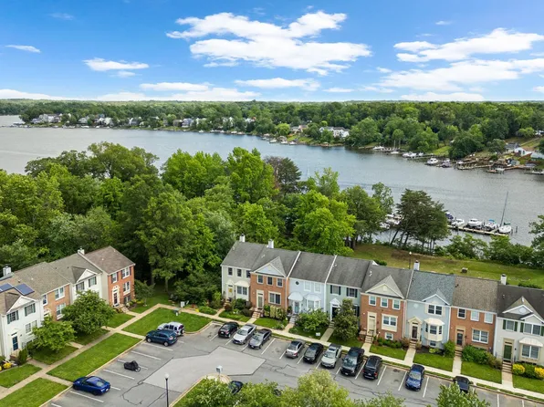 1328 Hollow Glen Ct, Baltimore, MD 21226