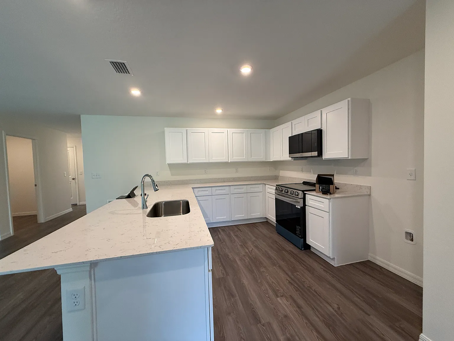 4 bed, 1808 sqft, $1,950 — Photo 3