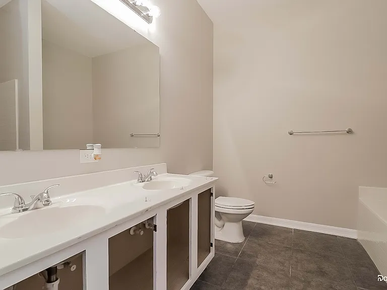 1117 Spruce Ridge Ct — Photo 13