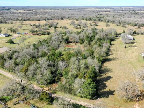 1224 S State St, Madisonville, TX 77864