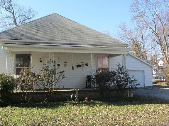 4th image of 302 S Eisenhower Dr