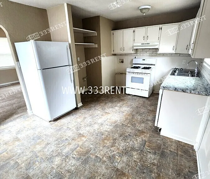 2550 S 51st St — Photo 6