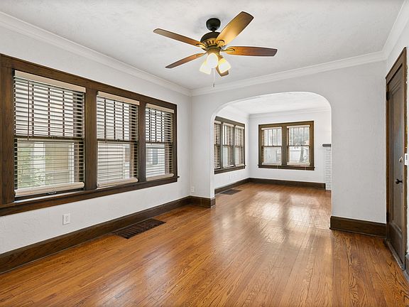 4th image of 124 S Chicago Ave #2