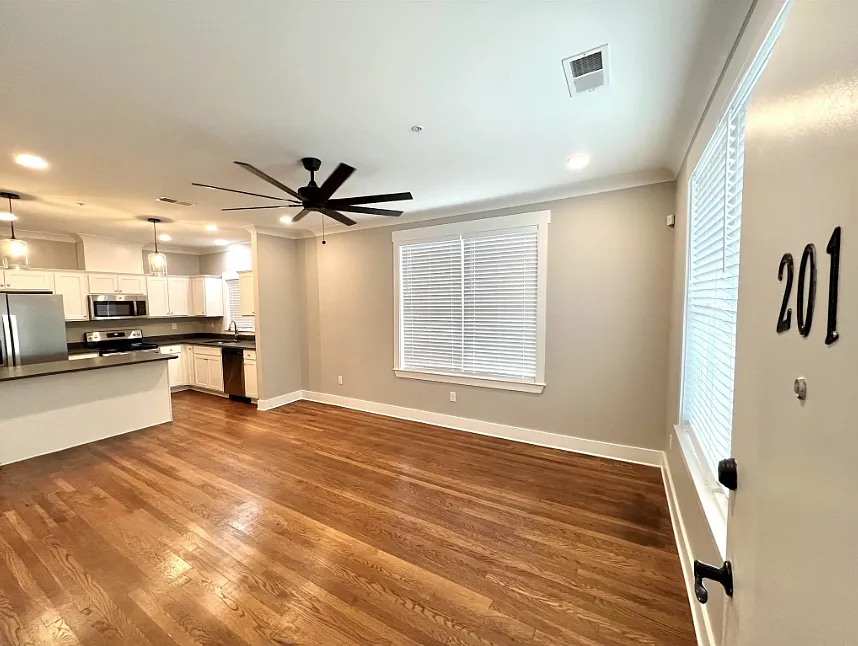 Building Photo - 26 N McLean Blvd #201