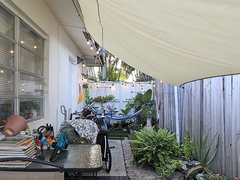 321 SE 12th Ave #2 — Photo 16