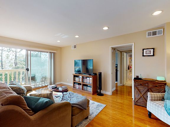 2nd image of 5400 Lindley Ave Unit 224