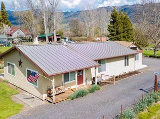 12825 Powerhouse Rd, Potter Valley, CA 95469