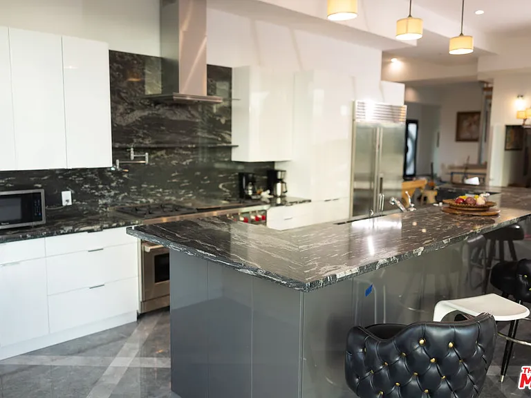 5900 N Winnetka Ave — Photo 14