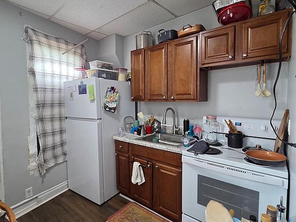 3rd image of 123 W Green St