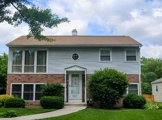 2911 Cardinal Dr, Rolling Meadows, IL 60008