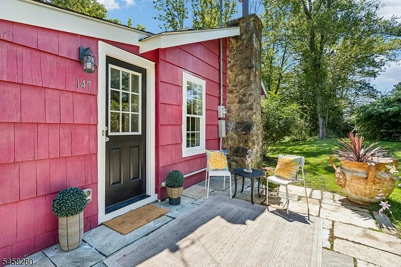 2 bed, 1.0 bath, $3,035 — Photo 2