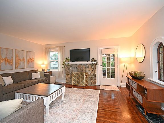 4th image of 3508 Victoria Pl
