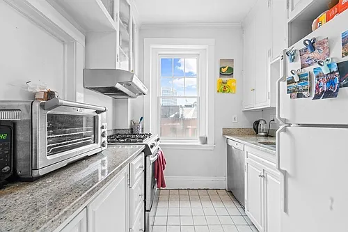 282 Newbury St Photo 1