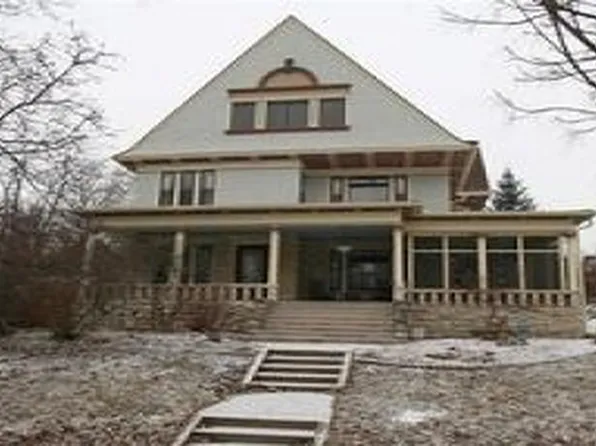 221 E Holmes St, Janesville, WI 53545