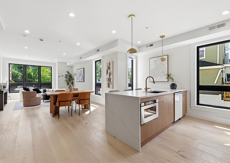 1st image of 17 Holmes St #1
