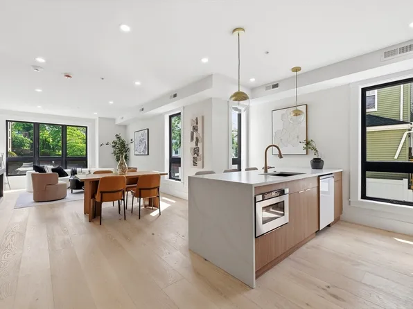 17 Holmes St #1, Quincy, MA 02171