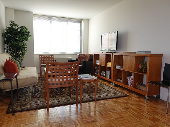 3rd image of 1500 Lexington Ave APT 8B