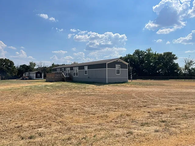 3 bed, 1400 sqft, $1,495 — Photo 1