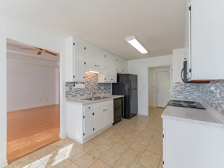 290 Stone Hill Dr — Photo 5