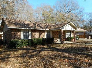 1402 Machen Dr, Springhill, LA 71075