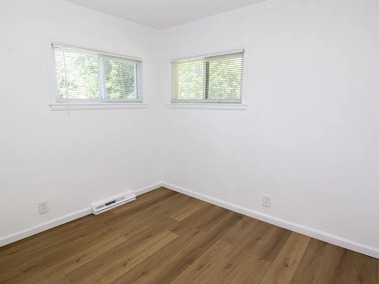 6912 N Harrison St — Photo 7