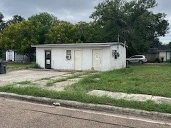1015 Ash St, Victoria, TX 77901