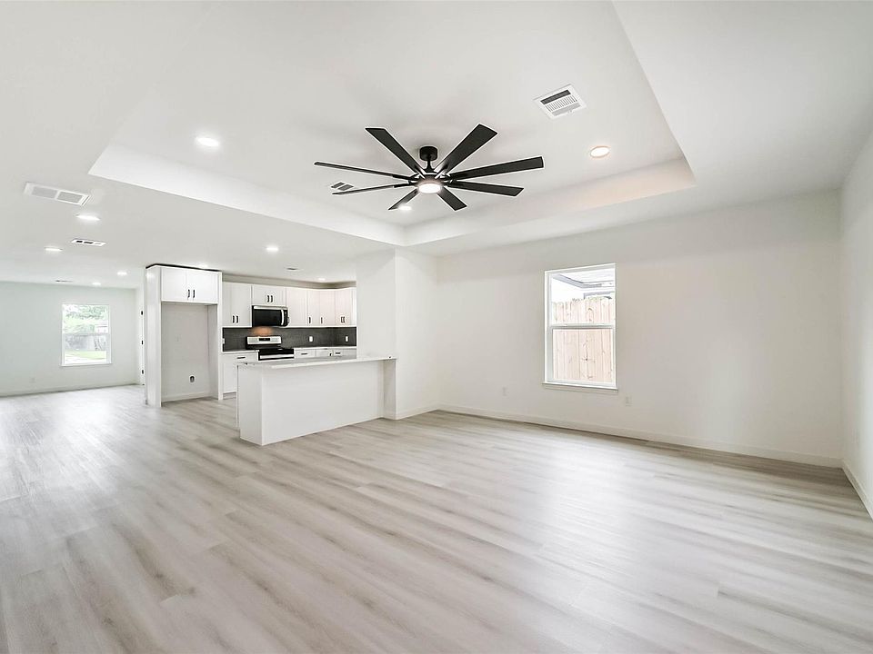 1st image of 3853 Wentworth St