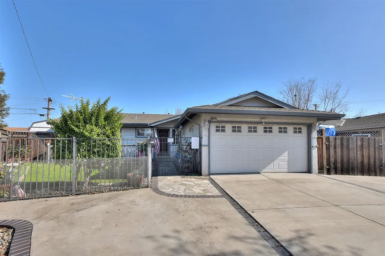 39178 Yosemite Way photo 1