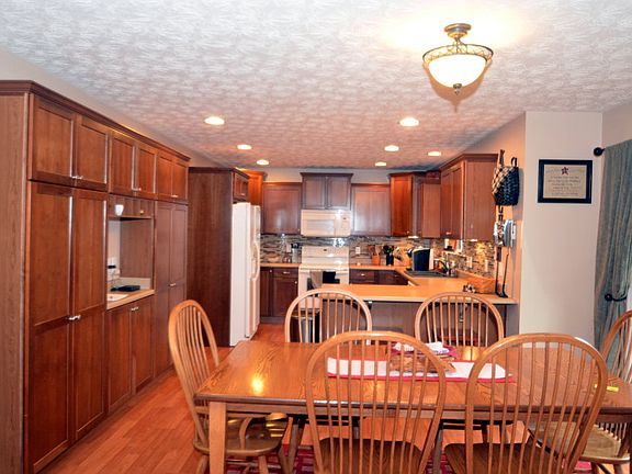 4th image of 9148 Jasmine Dr