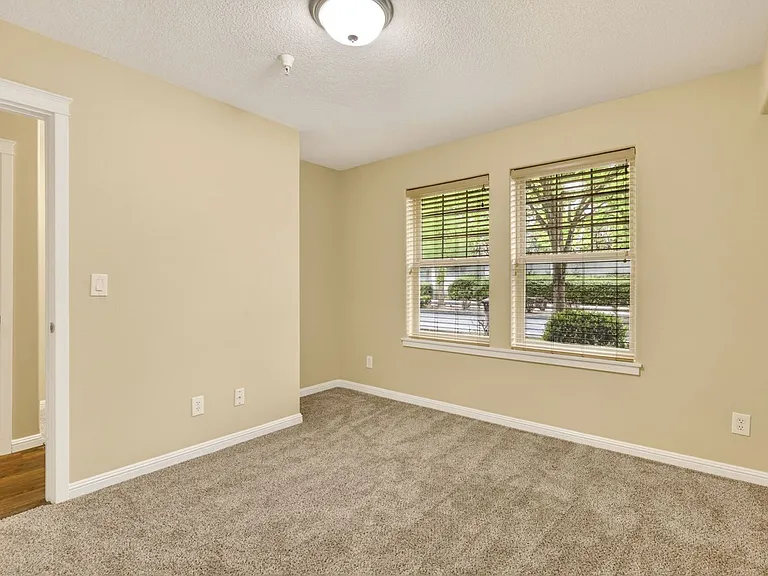308-394 SW Eastman Pkwy — Photo 61