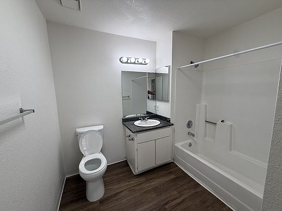 5th image of 2020 Wright St APT 26