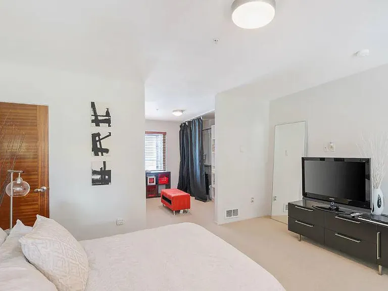 21 NE Wygant St — Photo 15