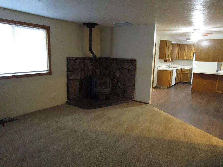 1320 SE 5th St — Photo 3