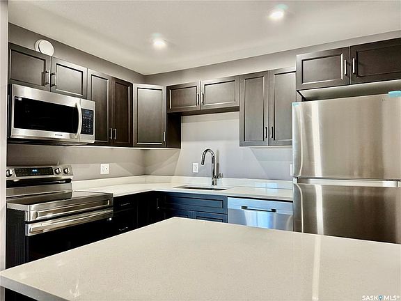 3rd image of 607 10th St #402