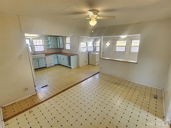5th image of 413 N Caldwell Ave