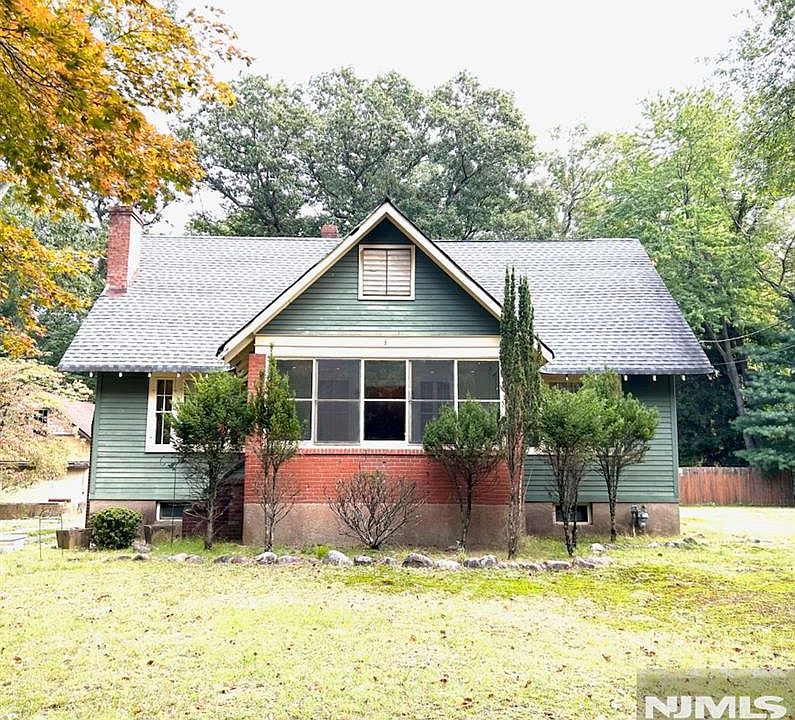 1st image of 440 Cedar Lane