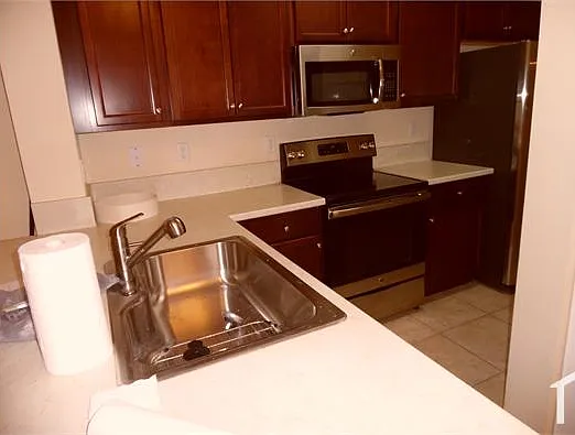 142 SE 28th Ter #12 — Photo 16