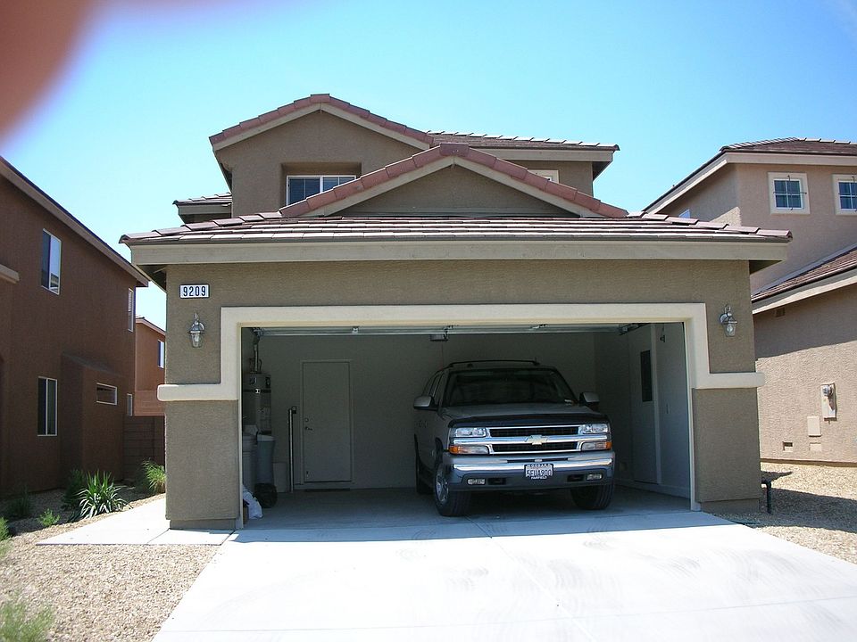 Front/ 2 car garage