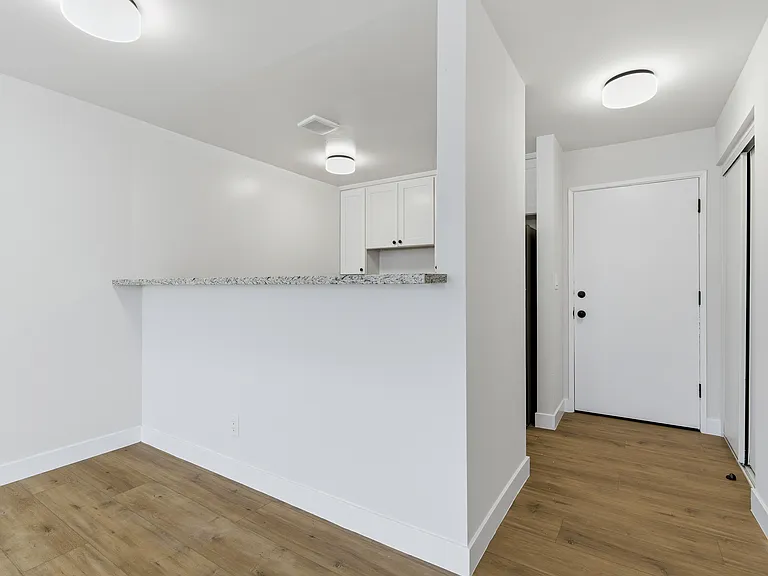 1922 S Hobart Blvd #6 — Photo 12