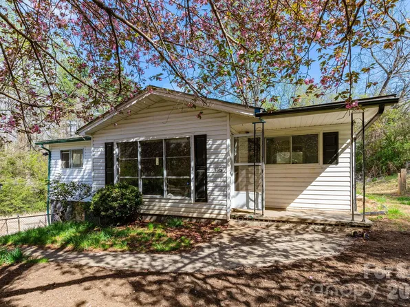 135 Sardis Dr, Asheville, NC 28806