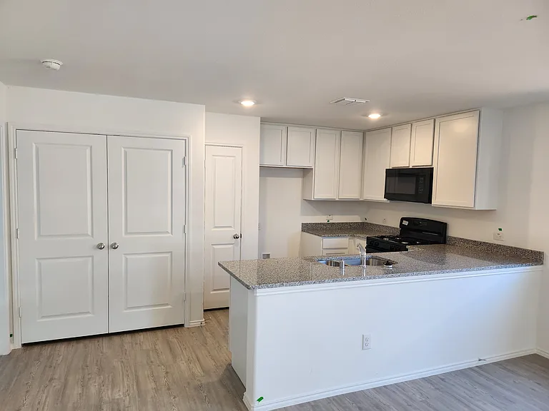 3425 Flicker Ln — Photo 8