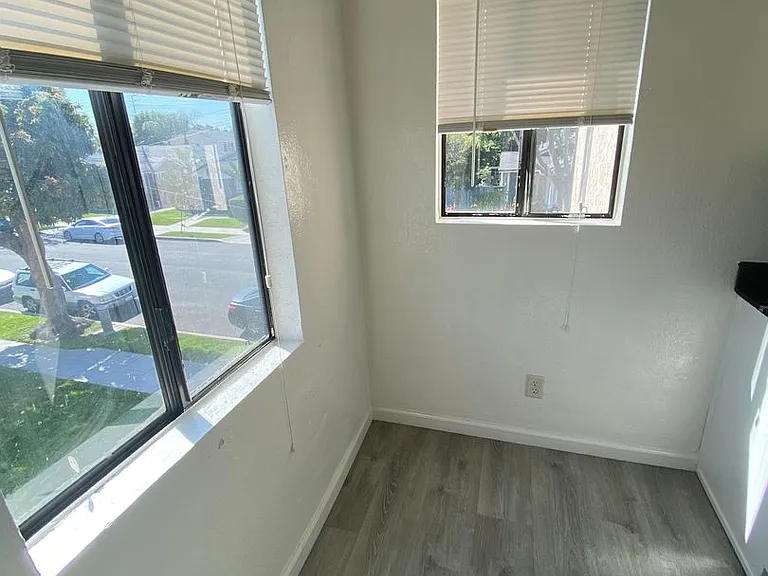3600 E 7th St — Photo 12