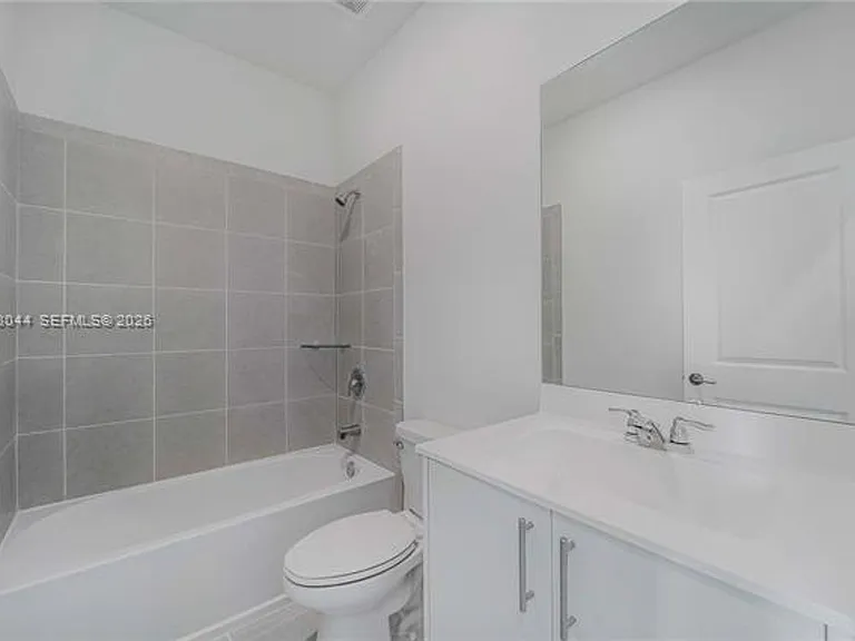 701 SE 13th Street Cir #Townhouse 701 — Photo 15