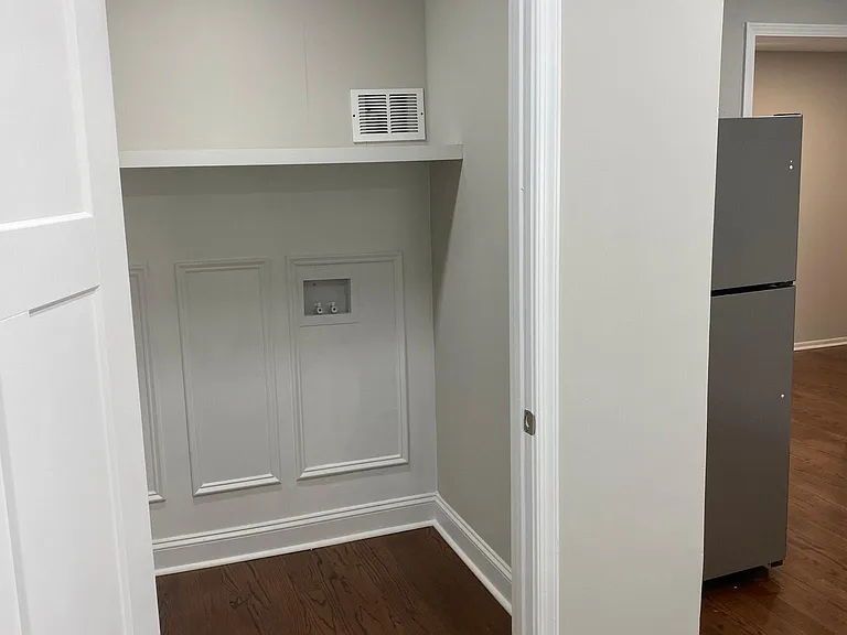 221 N Lee St — Photo 8