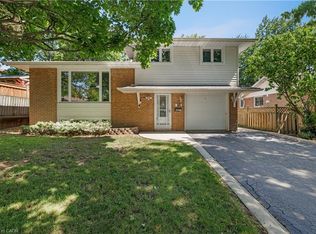 18 Osborne Cres, Oakville, ON L6H 1G1