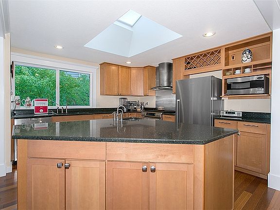 5th image of 10604 NE 59th St